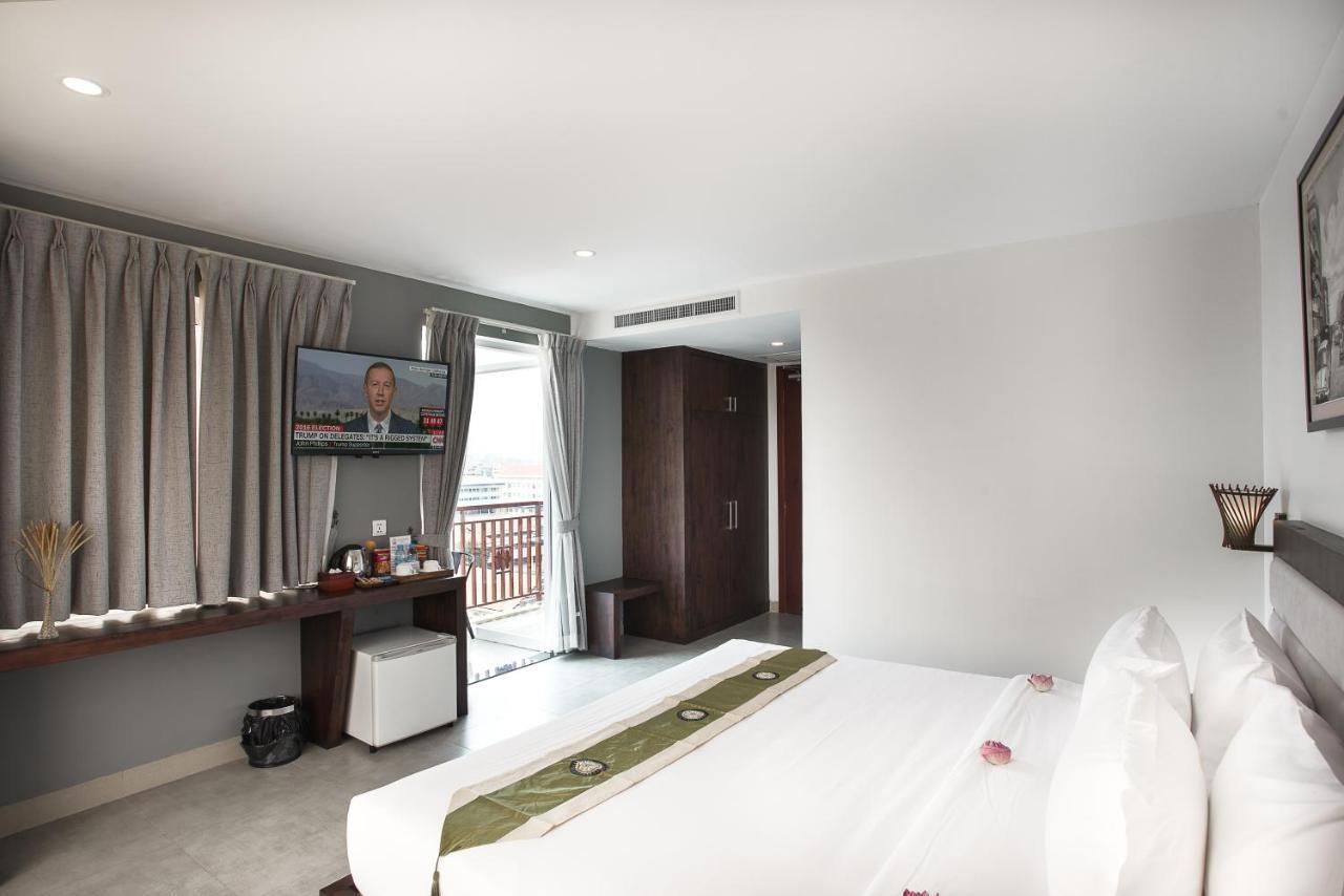 Kuch Oudom Hotel Phnom Penh Exterior foto